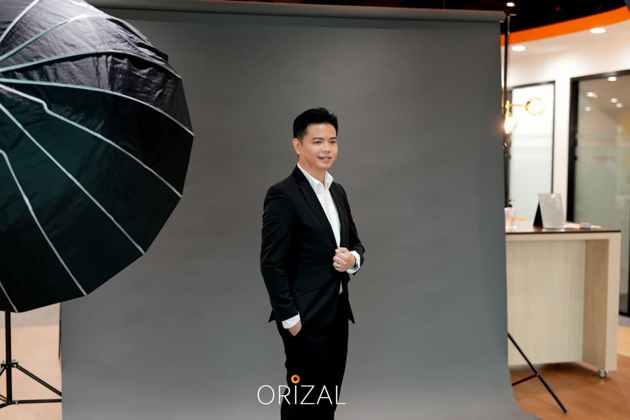 An Orizal advisor being photographed in the office